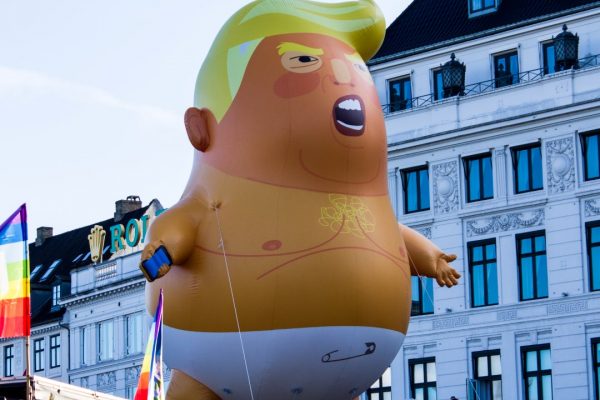 Den store Trump-baby, der er blevet et ikonisk symbol på den globale modstand mod præsidenten, var også på plads til demonstrationen