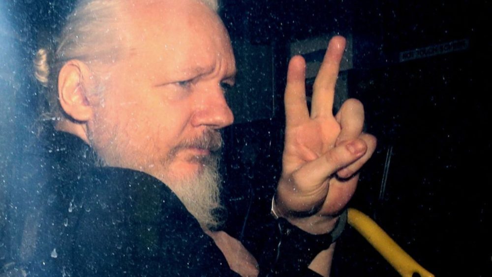 Julian Assange taber appelsag. Nu risikerer han at blive udleveret til